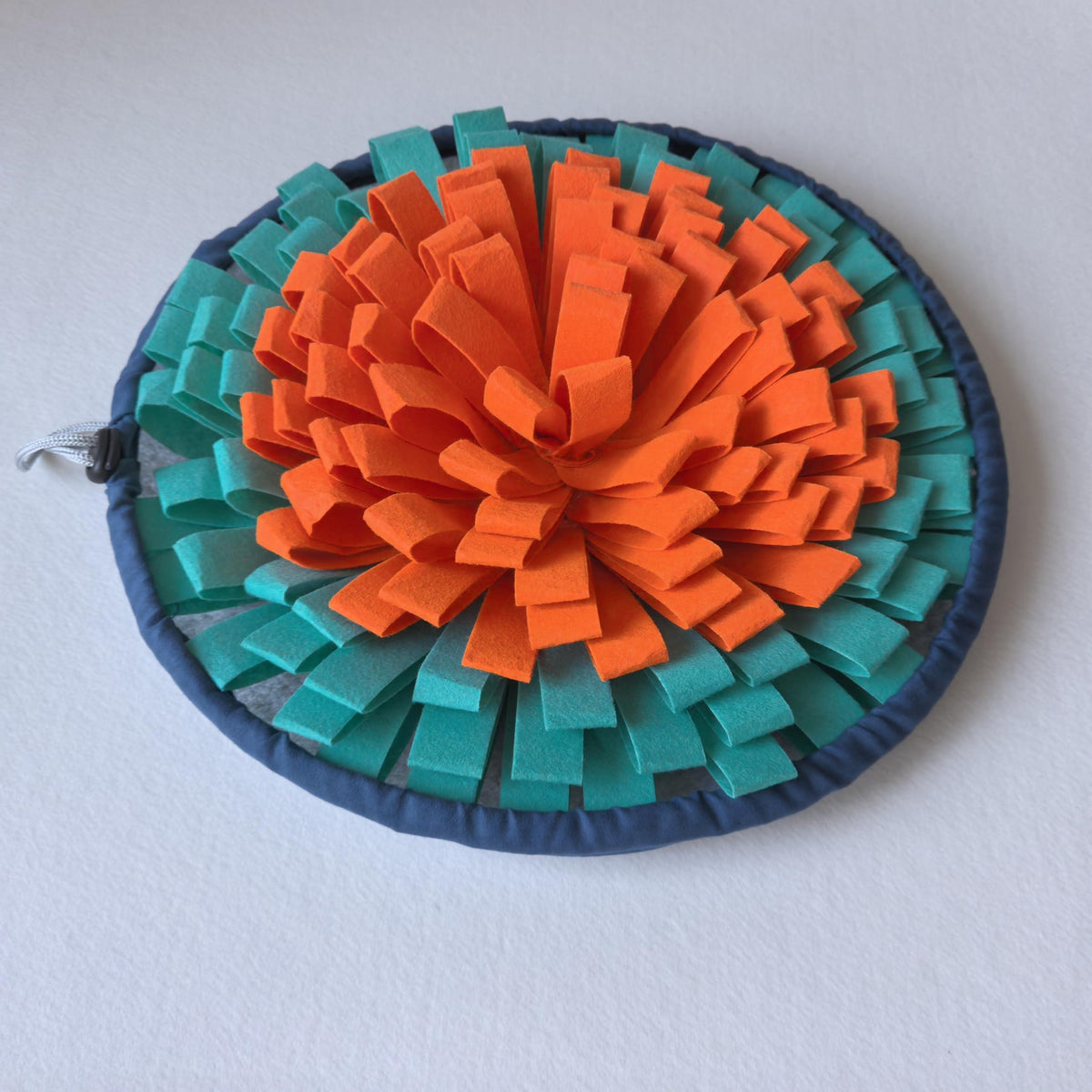 Snuffle Mat for Dogs Adjustable Interactive Puzzle Toy for Large & Small Breed Slow Feeder for Mental Stimulation & Stress Relief Encourages Natural Foraging Ideal for Indoor & Outdoor Use